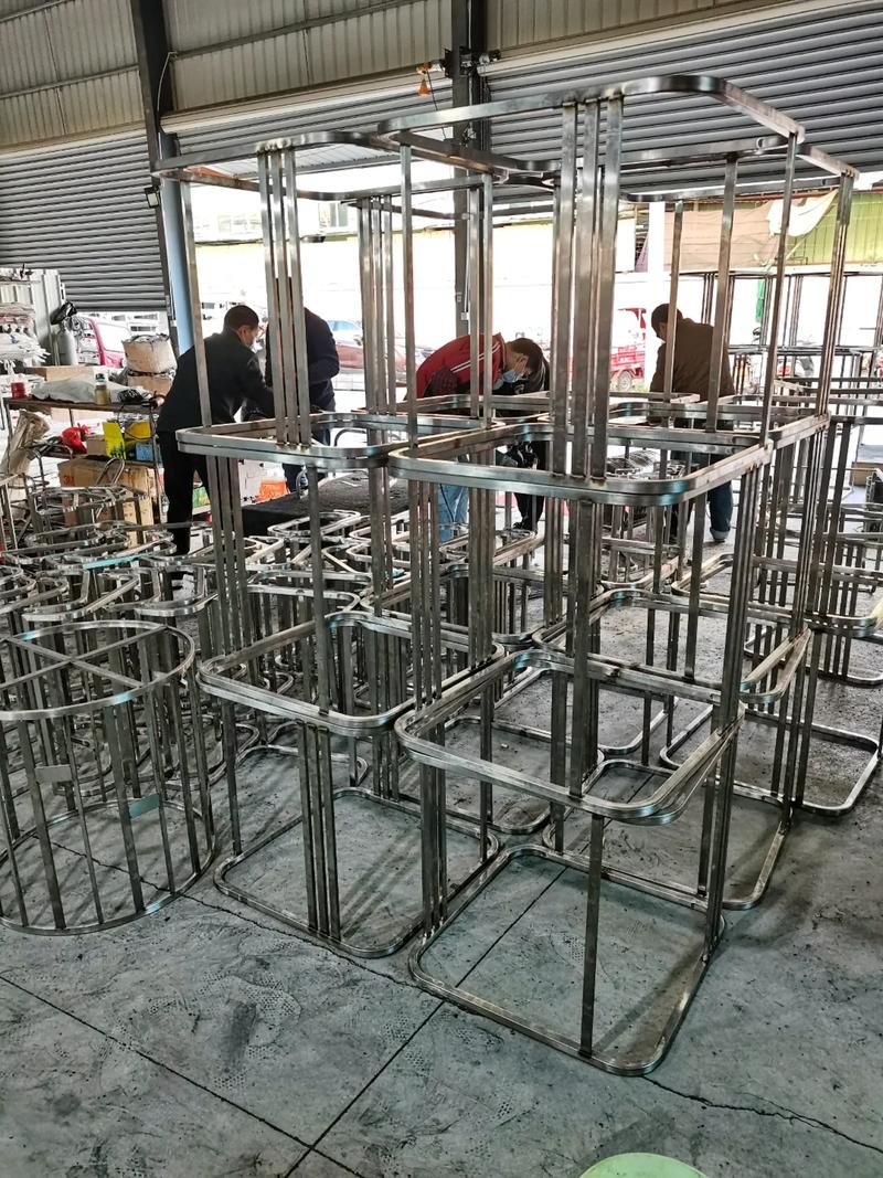 不銹鋼輕奢風(fēng)家具與鋁制精品 去商場不如來工廠，定制您的品質(zhì)生活